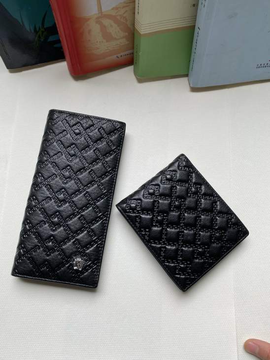 Picture of Versace Wallets _SKUfw233325909fw